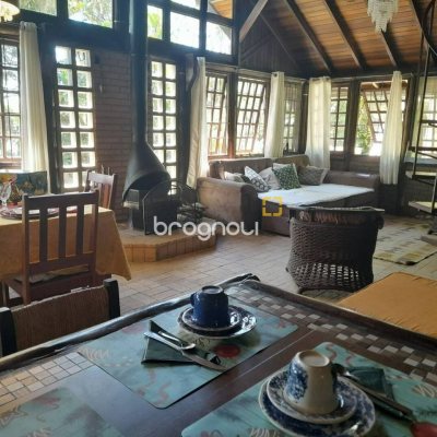 Casa Comercial com 226m², 4 garagens, no bairro Jurerê em Florianópolis