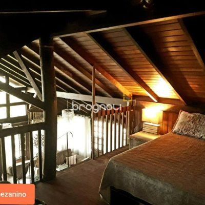 Casa Comercial com 226m², 4 garagens, no bairro Jurerê em Florianópolis