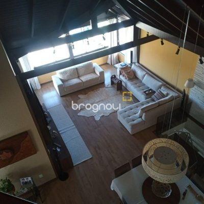 Casa com 309m², 3 quartos (sendo 3 suítes), 4 garagens, no bairro João Paulo em Florianópolis