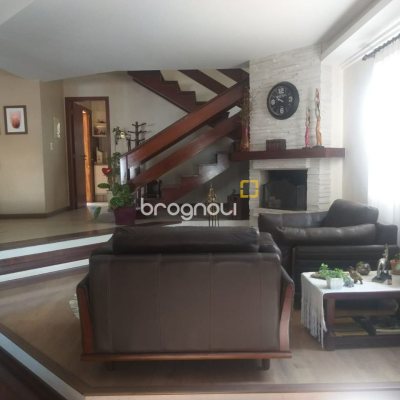 Casa com 309m², 3 quartos (sendo 3 suítes), 4 garagens, no bairro João Paulo em Florianópolis