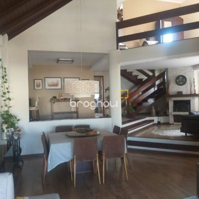 Casa com 309m², 3 quartos (sendo 3 suítes), 4 garagens, no bairro João Paulo em Florianópolis