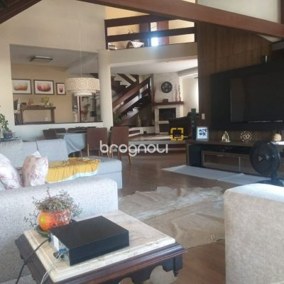 Casa com 309m², 3 quartos (sendo 3 suítes), 4 garagens, no bairro João Paulo em Florianópolis