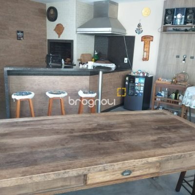 Casa com 309m², 3 quartos (sendo 3 suítes), 4 garagens, no bairro João Paulo em Florianópolis