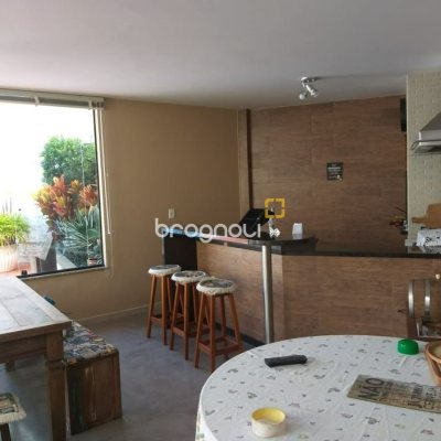 Casa com 309m², 3 quartos (sendo 3 suítes), 4 garagens, no bairro João Paulo em Florianópolis
