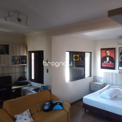 Casa com 309m², 3 quartos (sendo 3 suítes), 4 garagens, no bairro João Paulo em Florianópolis