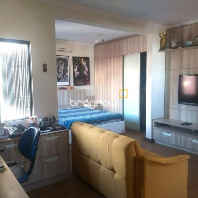 Casa com 309m², 3 quartos (sendo 3 suítes), 4 garagens, no bairro João Paulo em Florianópolis