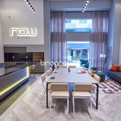 Apartamento com 77m², 2 quartos (sendo 2 suítes), 2 garagens, no bairro Estreito em Florianópolis