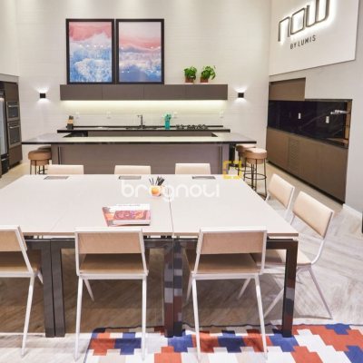 Apartamento com 77m², 2 quartos (sendo 2 suítes), 2 garagens, no bairro Estreito em Florianópolis