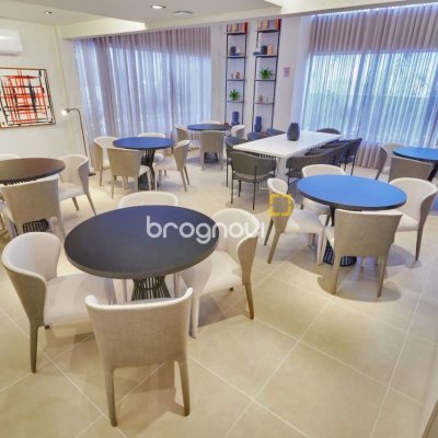 Apartamento com 77m², 2 quartos (sendo 2 suítes), 2 garagens, no bairro Estreito em Florianópolis
