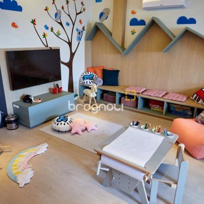 Apartamento com 77m², 2 quartos (sendo 2 suítes), 2 garagens, no bairro Estreito em Florianópolis