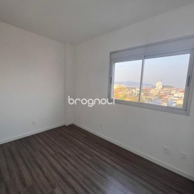 Apartamento com 77m², 2 quartos (sendo 2 suítes), 2 garagens, no bairro Estreito em Florianópolis