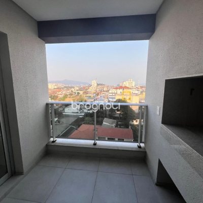 Apartamento com 77m², 2 quartos (sendo 2 suítes), 2 garagens, no bairro Estreito em Florianópolis