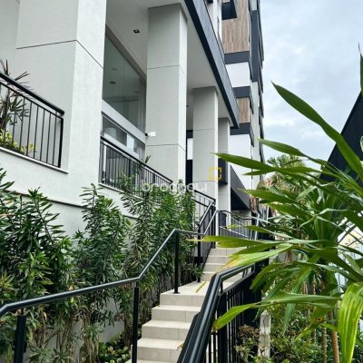 Apartamento com 77m², 2 quartos (sendo 2 suítes), 2 garagens, no bairro Estreito em Florianópolis