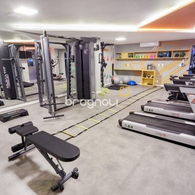 Apartamento com 77m², 2 quartos (sendo 2 suítes), 2 garagens, no bairro Estreito em Florianópolis