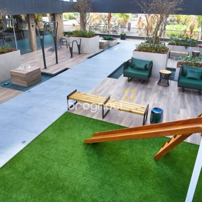 Apartamento com 77m², 2 quartos (sendo 2 suítes), 2 garagens, no bairro Estreito em Florianópolis