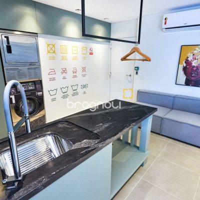 Apartamento com 77m², 2 quartos (sendo 2 suítes), 2 garagens, no bairro Estreito em Florianópolis