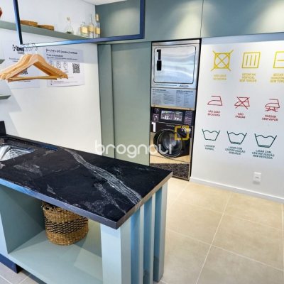 Apartamento com 77m², 2 quartos (sendo 2 suítes), 2 garagens, no bairro Estreito em Florianópolis