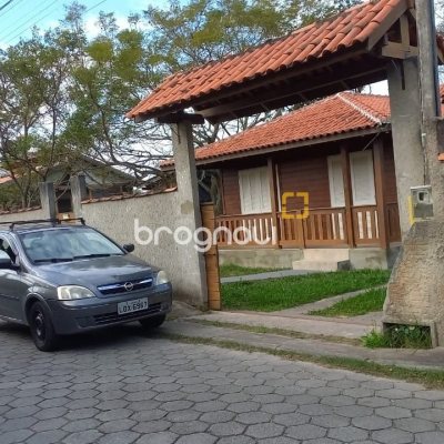 Casa com 60m², 3 quartos, 1 garagem, no bairro Rio Vermelho em Florianópolis