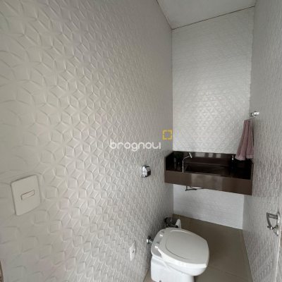 Casa com 210m², 3 quartos (sendo 1 suíte), 2 garagens, no bairro Aririú em Palhoça