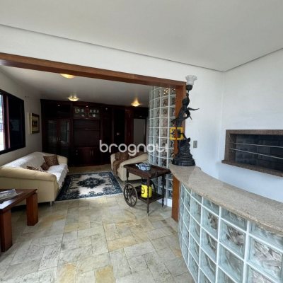 Apartamento com 129m², 4 quartos (sendo 2 suítes), 2 garagens, no bairro Centro em Florianópolis