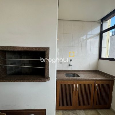 Apartamento com 129m², 4 quartos (sendo 2 suítes), 2 garagens, no bairro Centro em Florianópolis