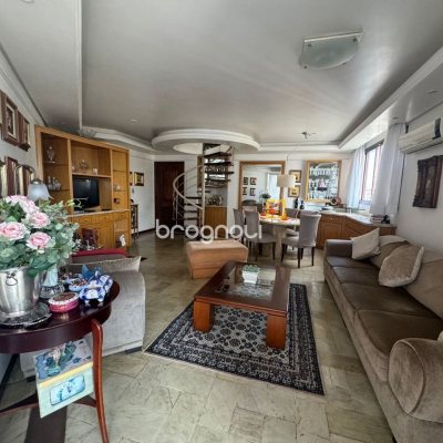 Apartamento com 129m², 4 quartos (sendo 2 suítes), 2 garagens, no bairro Centro em Florianópolis