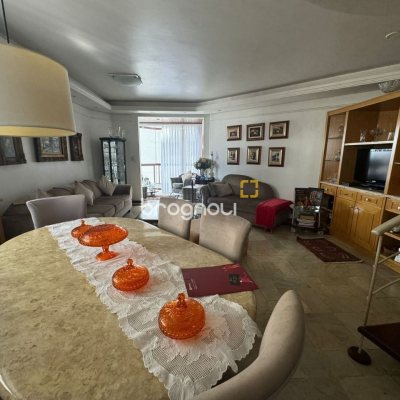 Apartamento com 129m², 4 quartos (sendo 2 suítes), 2 garagens, no bairro Centro em Florianópolis