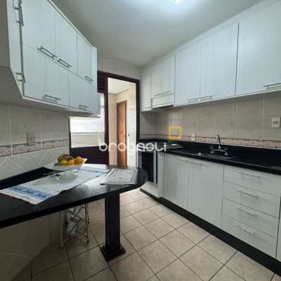 Apartamento com 129m², 4 quartos (sendo 2 suítes), 2 garagens, no bairro Centro em Florianópolis