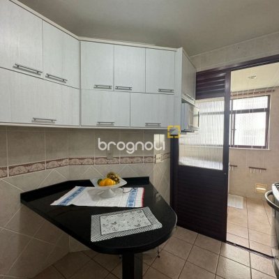 Apartamento com 129m², 4 quartos (sendo 2 suítes), 2 garagens, no bairro Centro em Florianópolis
