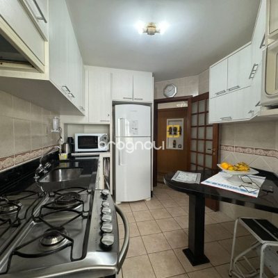 Apartamento com 129m², 4 quartos (sendo 2 suítes), 2 garagens, no bairro Centro em Florianópolis