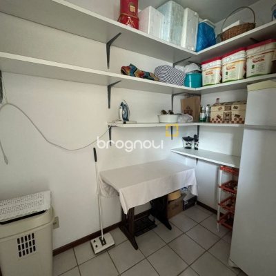 Apartamento com 129m², 4 quartos (sendo 2 suítes), 2 garagens, no bairro Centro em Florianópolis