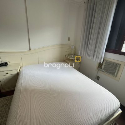 Apartamento com 129m², 4 quartos (sendo 2 suítes), 2 garagens, no bairro Centro em Florianópolis