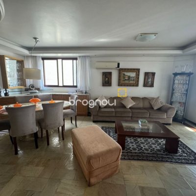 Apartamento com 129m², 4 quartos (sendo 2 suítes), 2 garagens, no bairro Centro em Florianópolis