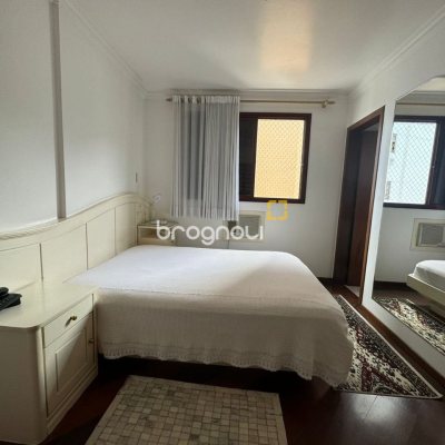 Apartamento com 129m², 4 quartos (sendo 2 suítes), 2 garagens, no bairro Centro em Florianópolis