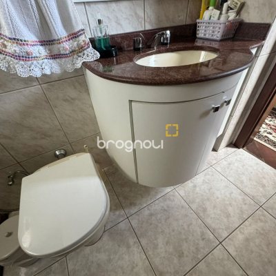 Apartamento com 129m², 4 quartos (sendo 2 suítes), 2 garagens, no bairro Centro em Florianópolis