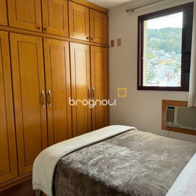 Apartamento com 129m², 4 quartos (sendo 2 suítes), 2 garagens, no bairro Centro em Florianópolis
