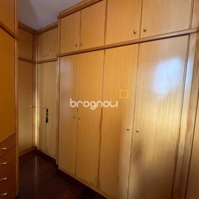 Apartamento com 129m², 4 quartos (sendo 2 suítes), 2 garagens, no bairro Centro em Florianópolis
