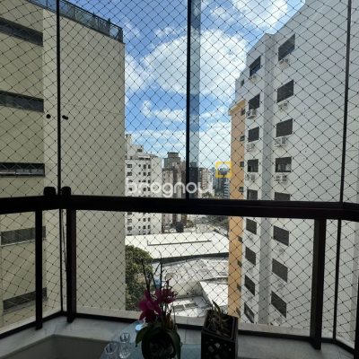 Apartamento com 129m², 4 quartos (sendo 2 suítes), 2 garagens, no bairro Centro em Florianópolis