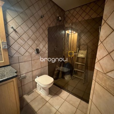 Apartamento com 129m², 4 quartos (sendo 2 suítes), 2 garagens, no bairro Centro em Florianópolis