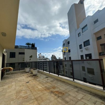Apartamento com 129m², 4 quartos (sendo 2 suítes), 2 garagens, no bairro Centro em Florianópolis
