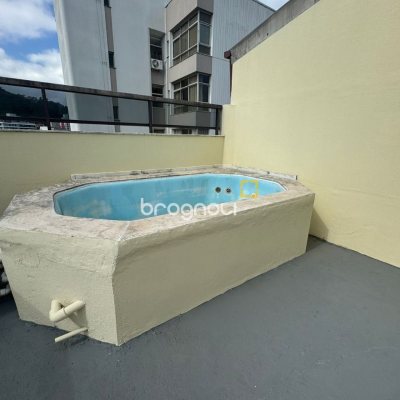 Apartamento com 129m², 4 quartos (sendo 2 suítes), 2 garagens, no bairro Centro em Florianópolis