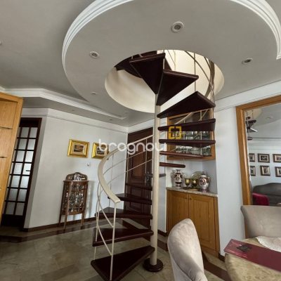Apartamento com 129m², 4 quartos (sendo 2 suítes), 2 garagens, no bairro Centro em Florianópolis