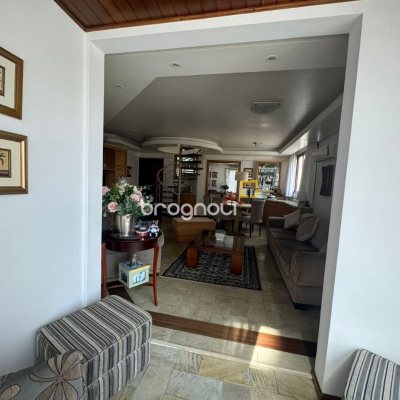 Apartamento com 129m², 4 quartos (sendo 2 suítes), 2 garagens, no bairro Centro em Florianópolis