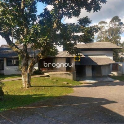 Casa com 2247m², 6 quartos (sendo 2 suítes), 10 garagens, no bairro Carvoeira em Florianópolis