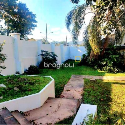 Casa com 2247m², 6 quartos (sendo 2 suítes), 10 garagens, no bairro Carvoeira em Florianópolis