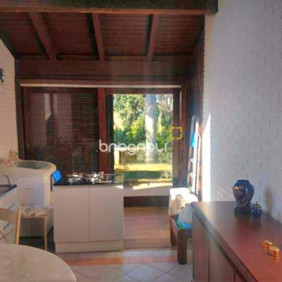 Casa com 2247m², 6 quartos (sendo 2 suítes), 10 garagens, no bairro Carvoeira em Florianópolis