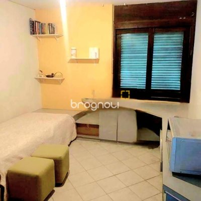 Casa com 2247m², 6 quartos (sendo 2 suítes), 10 garagens, no bairro Carvoeira em Florianópolis