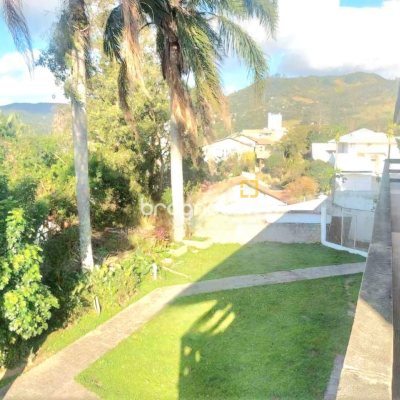 Casa com 2247m², 6 quartos (sendo 2 suítes), 10 garagens, no bairro Carvoeira em Florianópolis