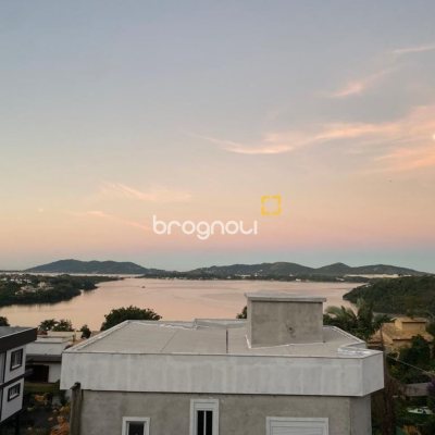 Casa com 209m², 4 quartos (sendo 1 suíte), 2 garagens, no bairro Lagoa da Conceição em Florianópolis