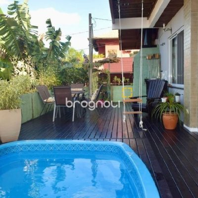 Casa com 209m², 4 quartos (sendo 1 suíte), 2 garagens, no bairro Lagoa da Conceição em Florianópolis